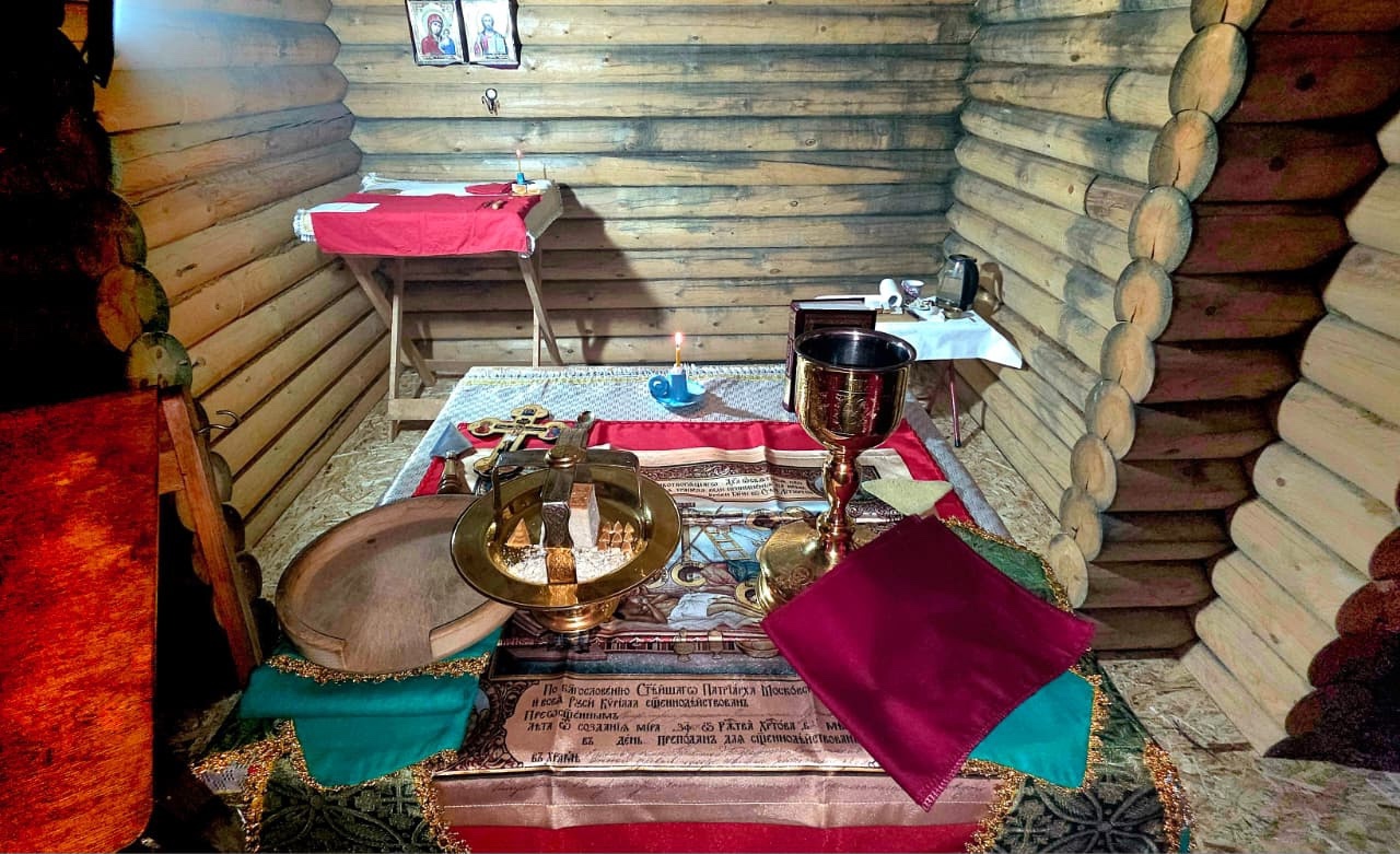 В строящемся храме в честь святой Марии Магдалины совершена первая Божественная литургия!