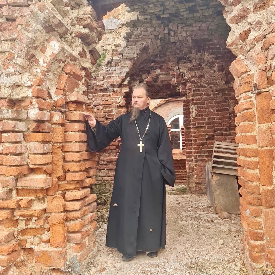 Восстановление внешних стен в храме архангела Михаила в селе Теренеево продолжается