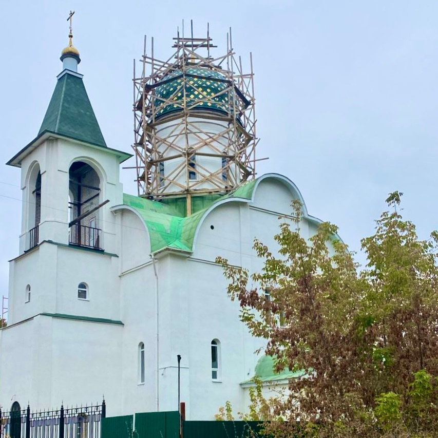 Установили крест и отремонтировали купол в храме Серафима Саровского города Южи, Ивановской области
