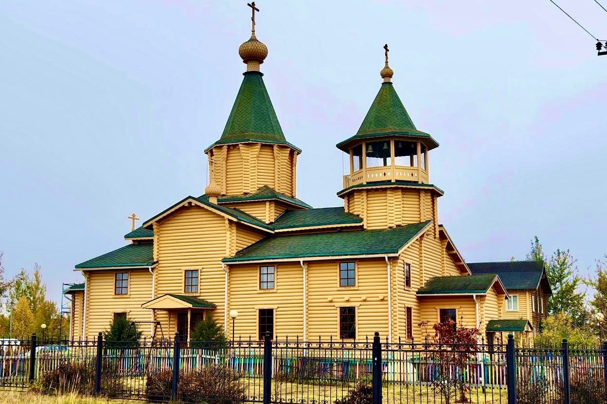 Покрасили часть стен в церкви Сергия Родонежского в селе Верхняя Верея