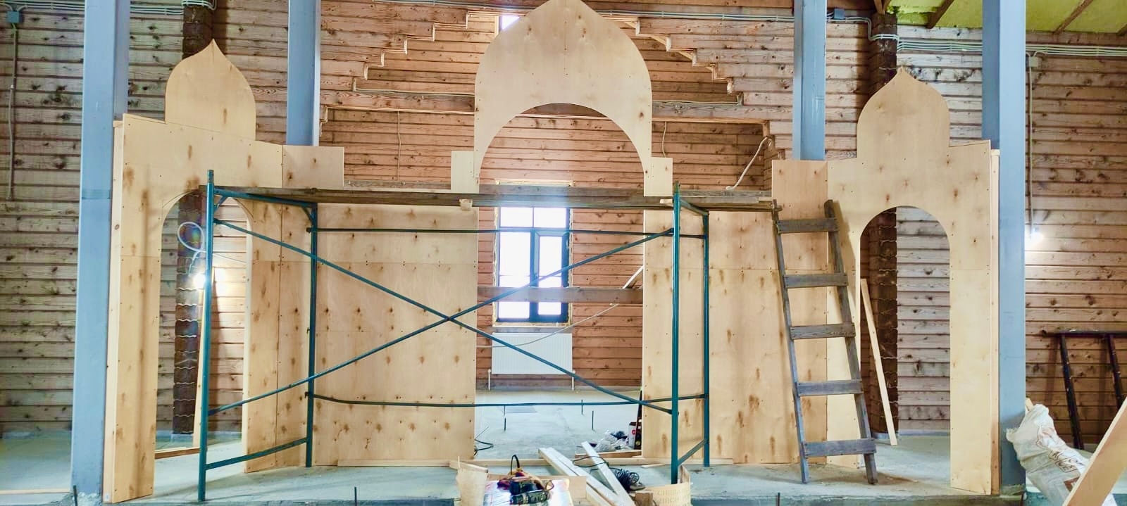 Продолжаются внутренние отделочные работы в церкви Вознесения Господня в селе Крылово.