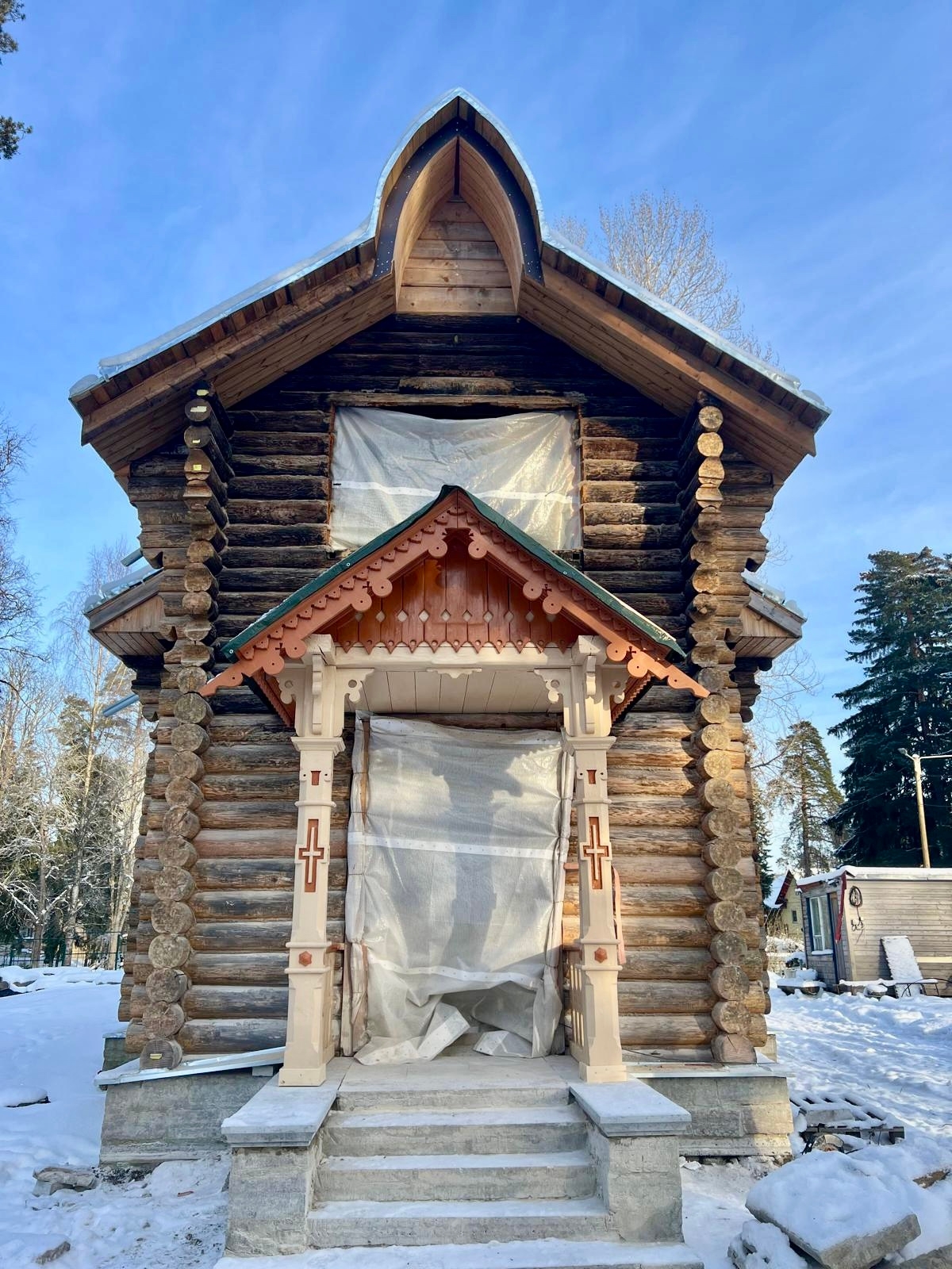 Установили крыльцо в храме Казанской иконы Божьей Матери Нарва-Йыэсуу (Эстония)