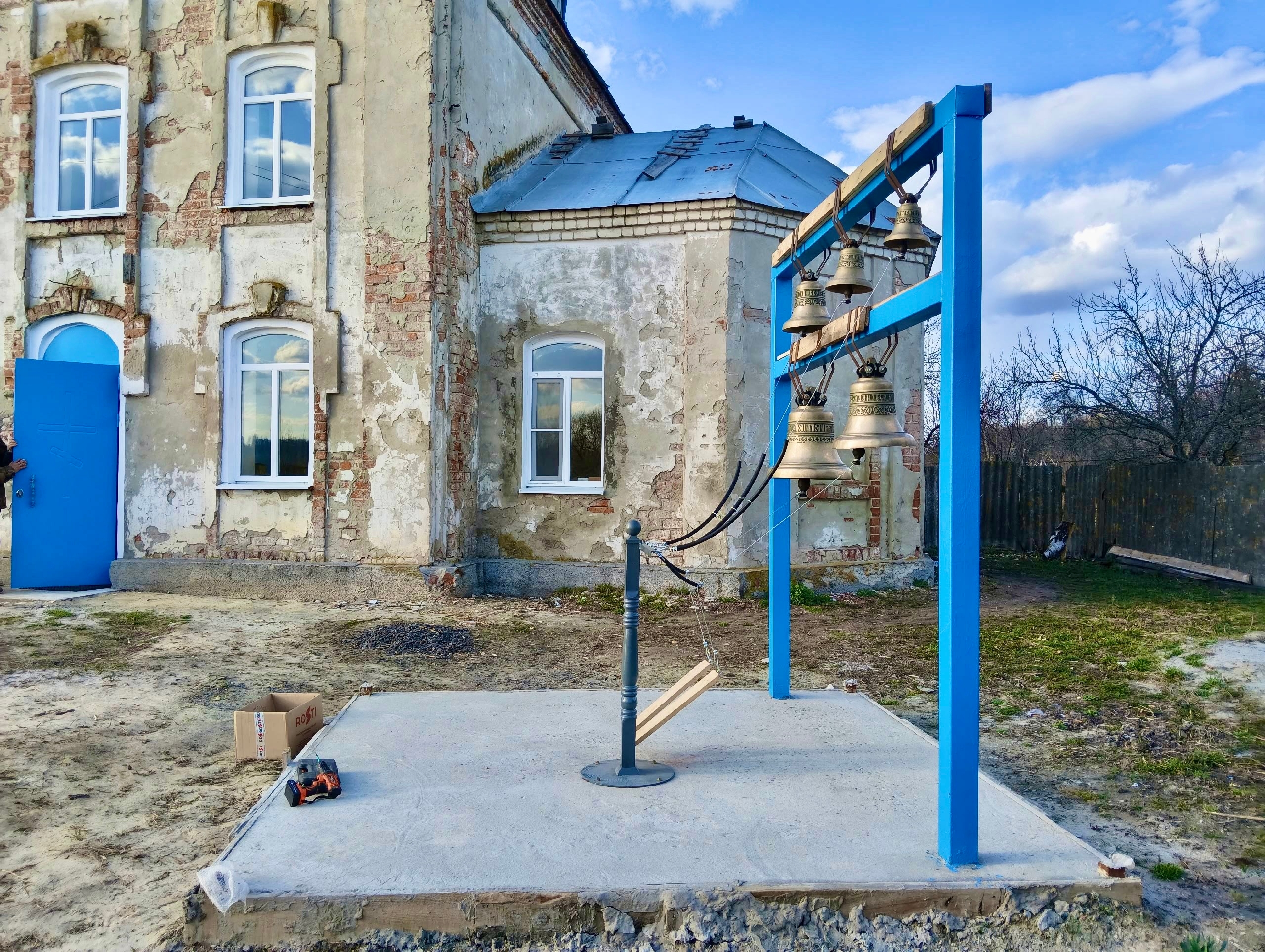 Доделали звонницу при Успенском храме в селе Наумовка.